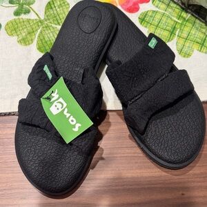 Sanuk yoga mat Capri sandals NWT